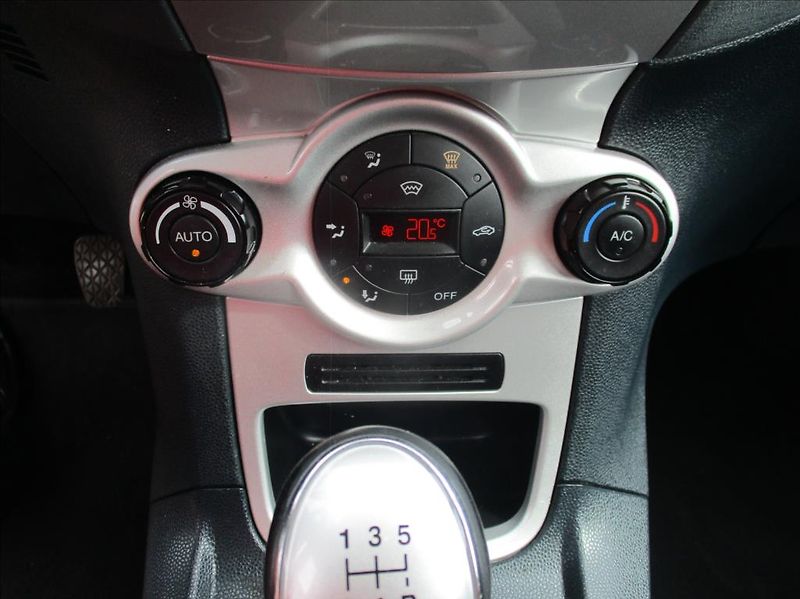 Ford Fiesta 1,2 i,klima.serv.kniha, - fotka 17 z 29