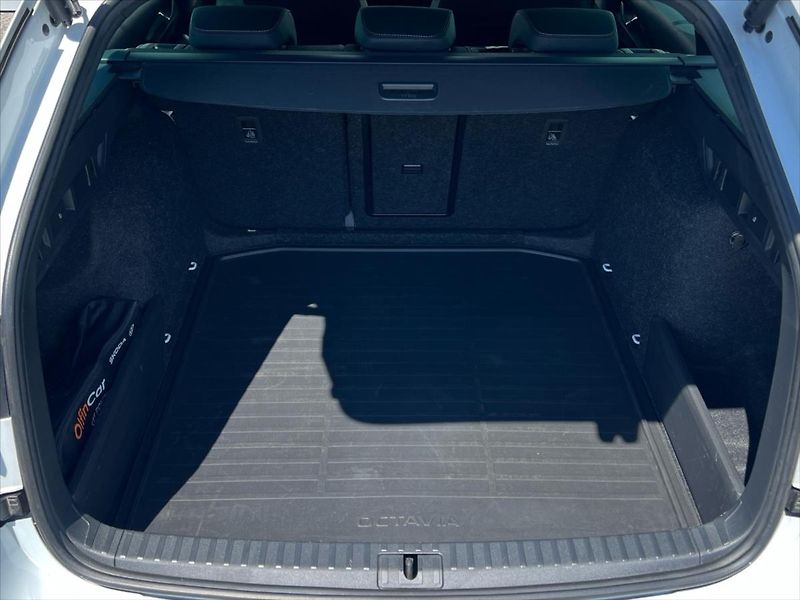 Škoda Octavia 2,0 TDi 110kW 7DSG SPORTLINE - fotka 14 z 29