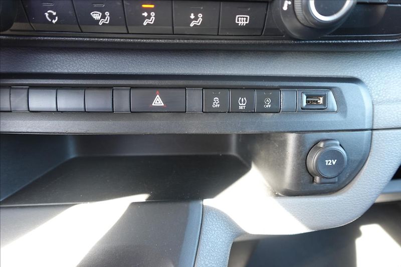 Citroën Jumpy 2,0 HDI  8 MÍST L3H1 KLIMA - fotka 33 z 37