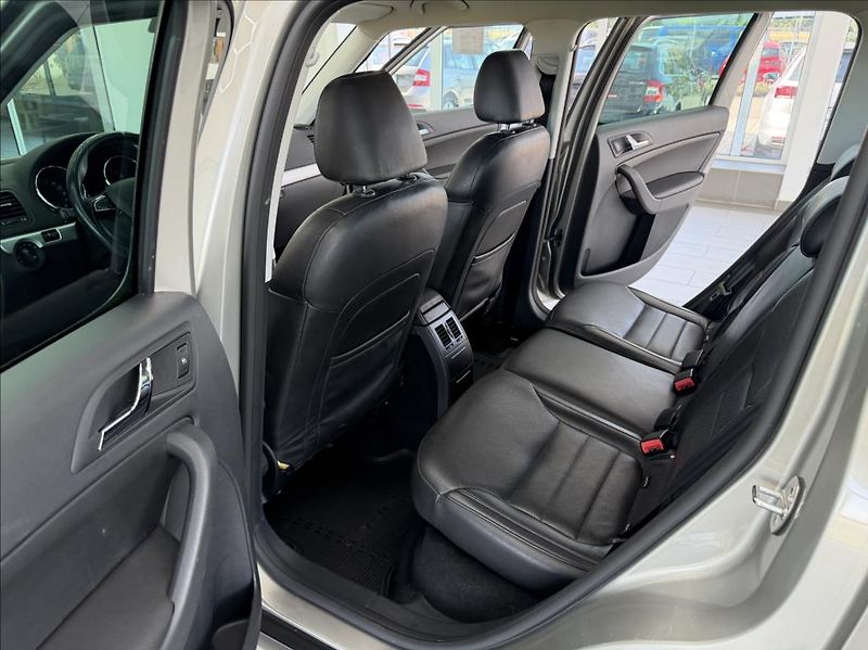 Škoda Yeti 2,0 TDi Outdoor 4x4, xeno/LED - fotka 30 z 33