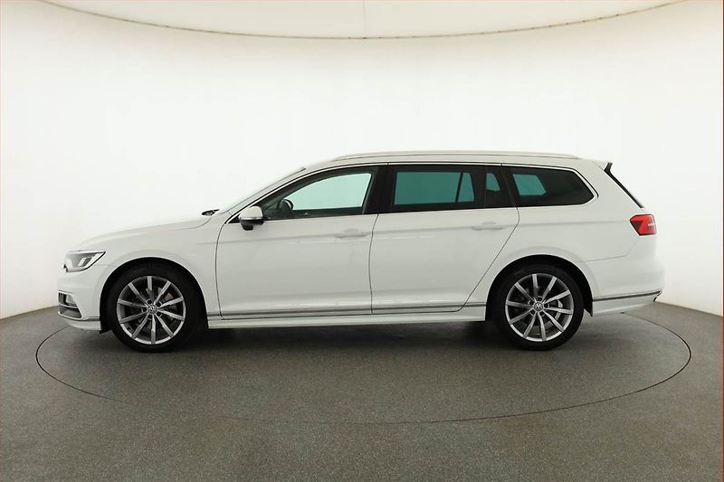 Volkswagen Passat (2018) R-Line 2.0 TDI, Automat, Kůže - fotka 3 z 21