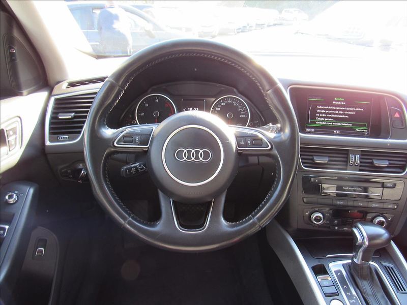 Audi Q5 2,0 TDi 140kW Quattro - fotka 12 z 30