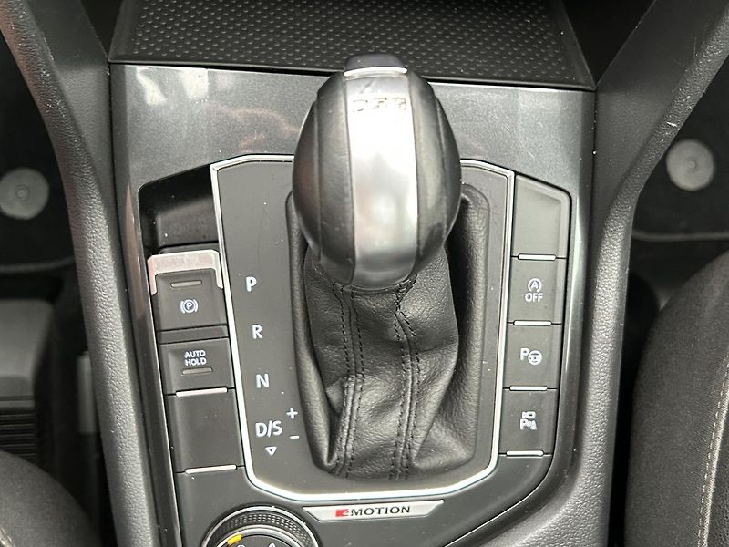 Volkswagen Tiguan 2.0 TDI 4x4 Highline DSG - fotka 23 z 34
