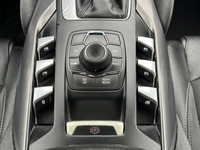 Citroën DS5 2.0HDi AUTOMAT NAVI KAMERA - fotka 23 z 43