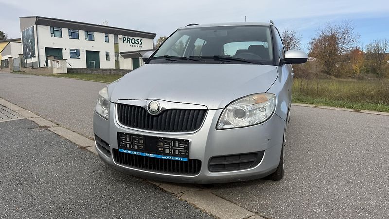 Škoda Fabia (2009) 1.4 16V 63KW 115 TIS KM KLIMA - fotka 2 z 20
