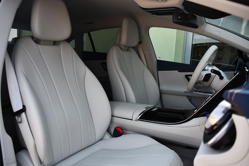 Mercedes-Benz EQE 350 4MATIC 4L-ZÁRUKA  - fotka 14 z 58