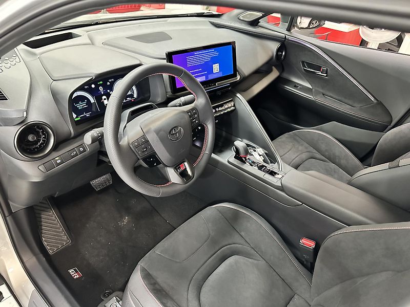 Toyota C-HR (2025) 2.0 HEV 4x4 GR SPORT PREMIE ED - fotka 9 z 25