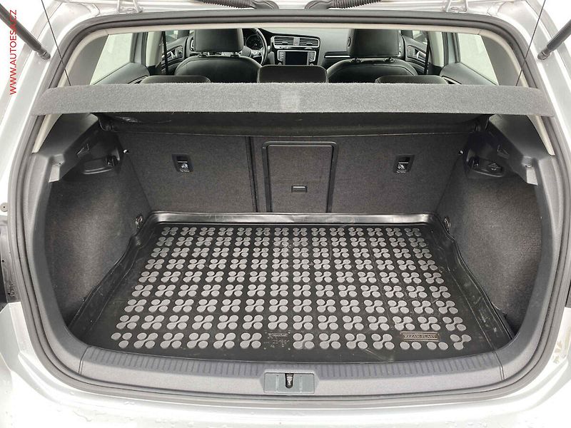 Volkswagen Golf (2017) 1.4 TGi, ČR, Highline - fotka 7 z 17