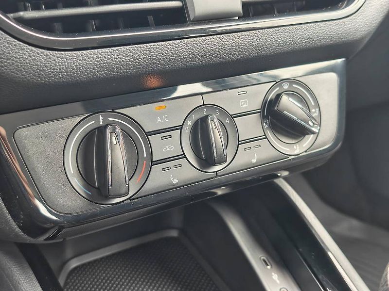 Škoda Kamiq Selection 6MP 1,0TSI - fotka 17 z 22