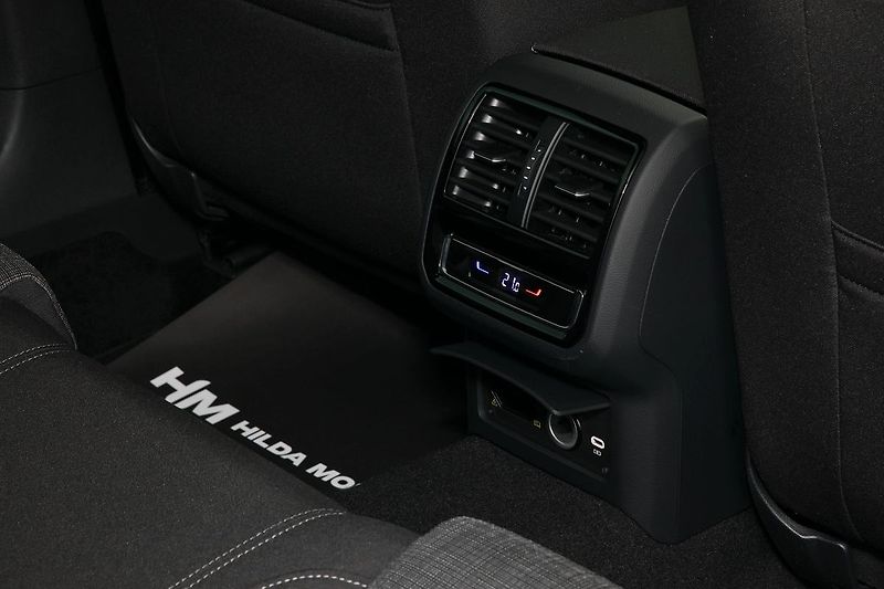 Volkswagen Passat 2.0TDI 110kW DSG ACC Pano Tažn - fotka 16 z 27