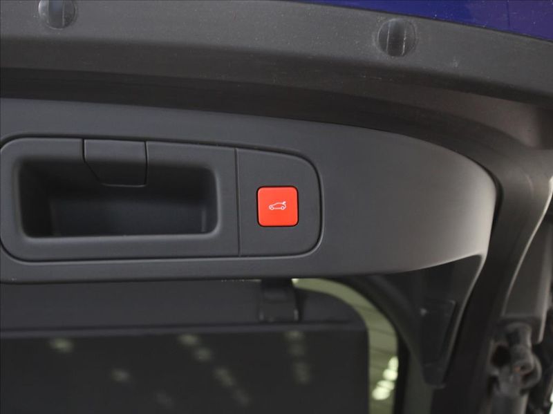Citroën C5 X 1,6 PHEV 225 Shine PACK Pano. - fotka 25 z 27