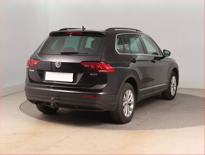 Volkswagen Tiguan (2020) Highline 2.0 TSI - fotka 5 z 17