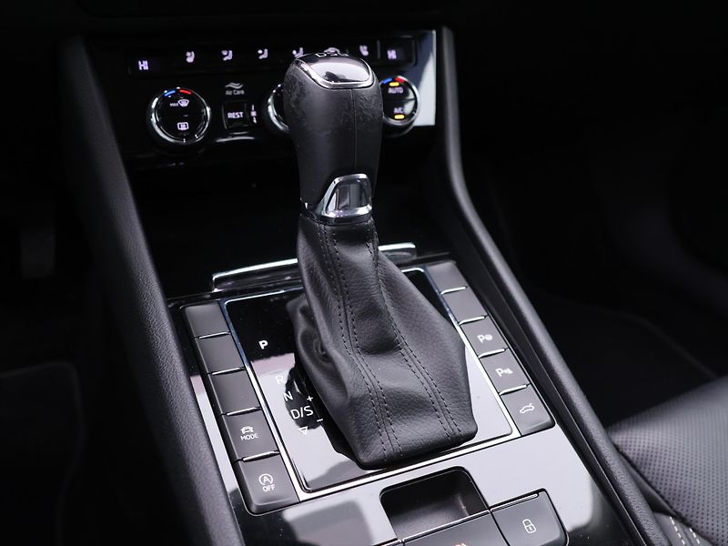 Škoda Superb 2,0 TDI DSG L&K CZ DPH - fotka 32 z 40