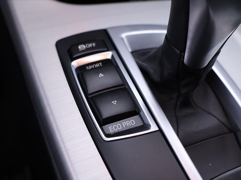 BMW X4 3,0 35d xDrive 230kW M-Packet - fotka 29 z 38