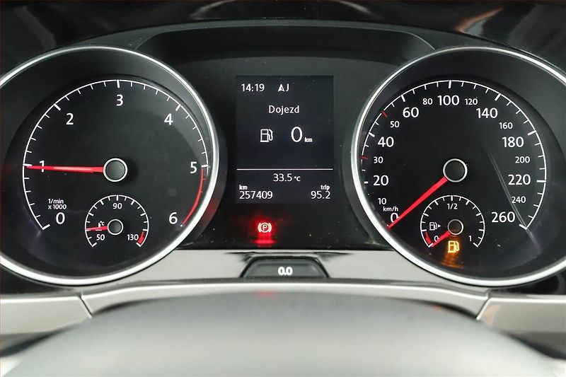Volkswagen Touran (2017) 1.6 TDI, Navi, Tempomat - fotka 12 z 21