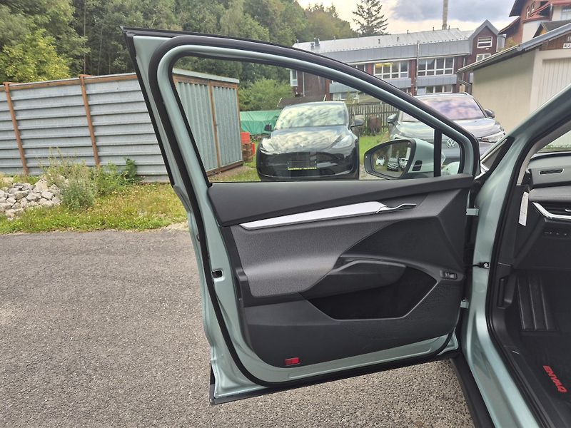 Škoda Enyaq 150kw, iV80 19ALU SOH 90% - fotka 35 z 44