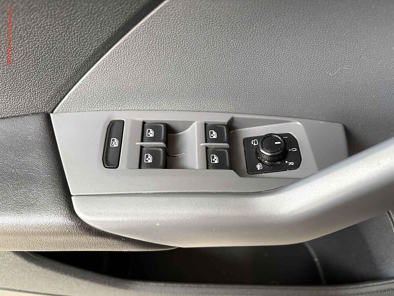 Volkswagen T-Cross (2021) 1.0 TSi, navi, autoAC - fotka 12 z 16