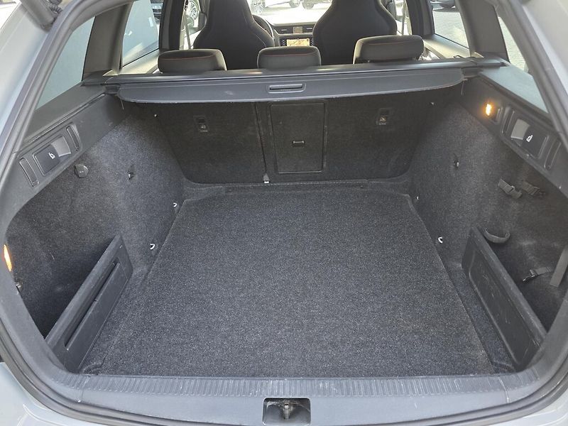 Škoda Octavia Combi 2,0 TDi 135 kW RS - fotka 23 z 23