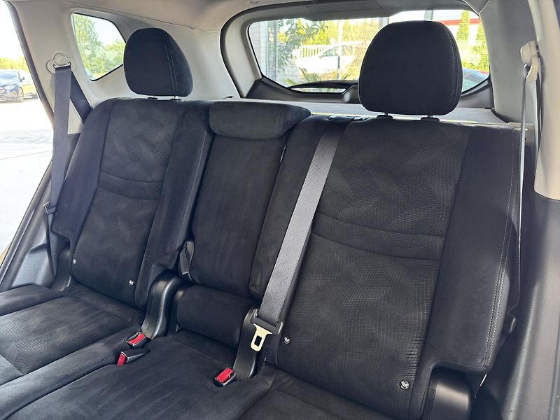 Nissan X-Trail 1,6dCi 96kW*AUT*360kam*Panoram - fotka 16 z 35