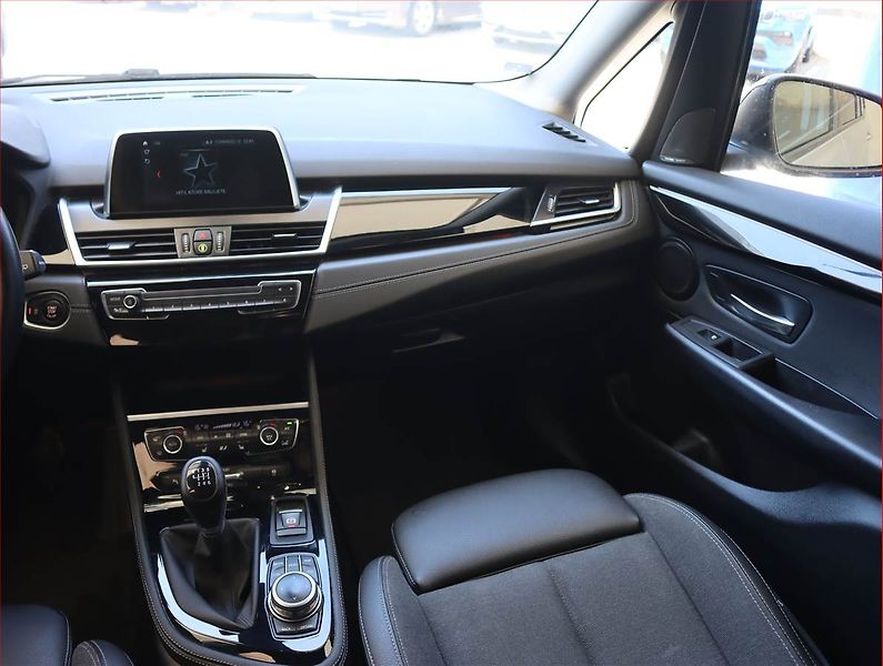 BMW Řada 2 (2019) 216i Gran Tourer, Serv.kniha - fotka 8 z 21