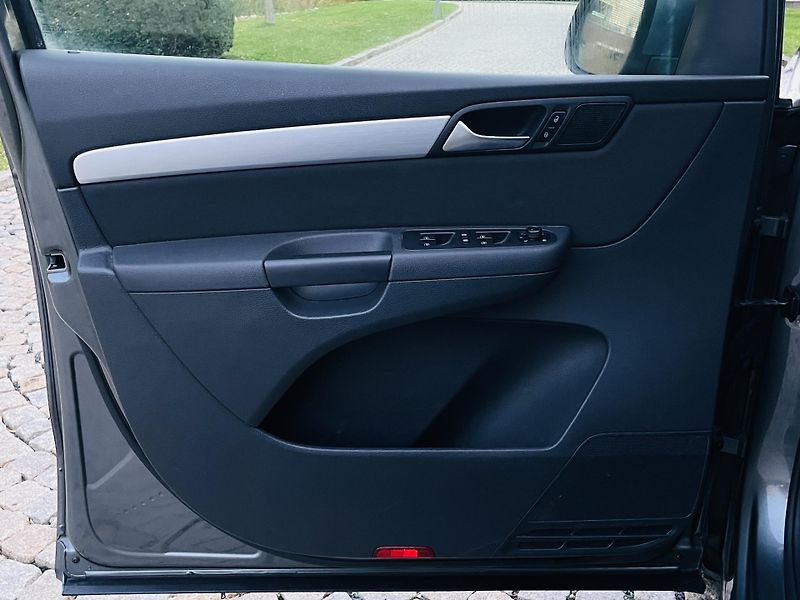 Volkswagen Sharan 2.0TDI MAN 7MÍST TAŽNÉ KAMERA - fotka 33 z 46