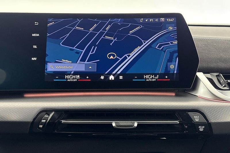 BMW X2 sDrive20i - fotka 9 z 17