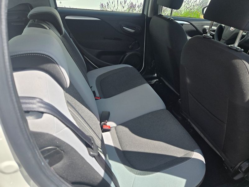 Fiat Punto (2012) 1.4 i Velmi pěkné - fotka 12 z 18