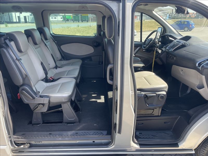 Ford Tourneo Custom 2,2 TDCi 114kw Titanium 8míst - fotka 11 z 37