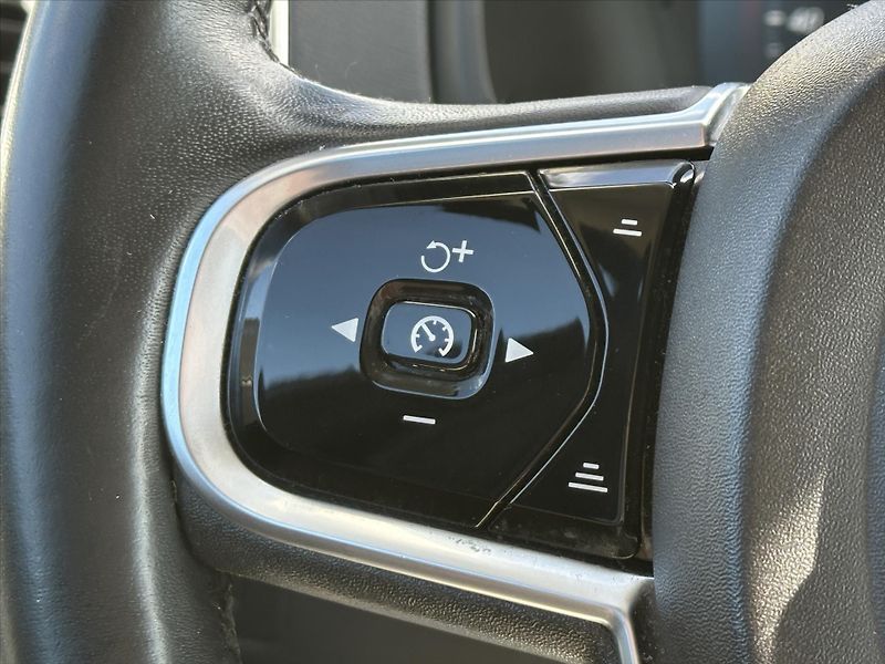 Volvo XC90 2,0 D 165kW Inscription CZ - fotka 23 z 38