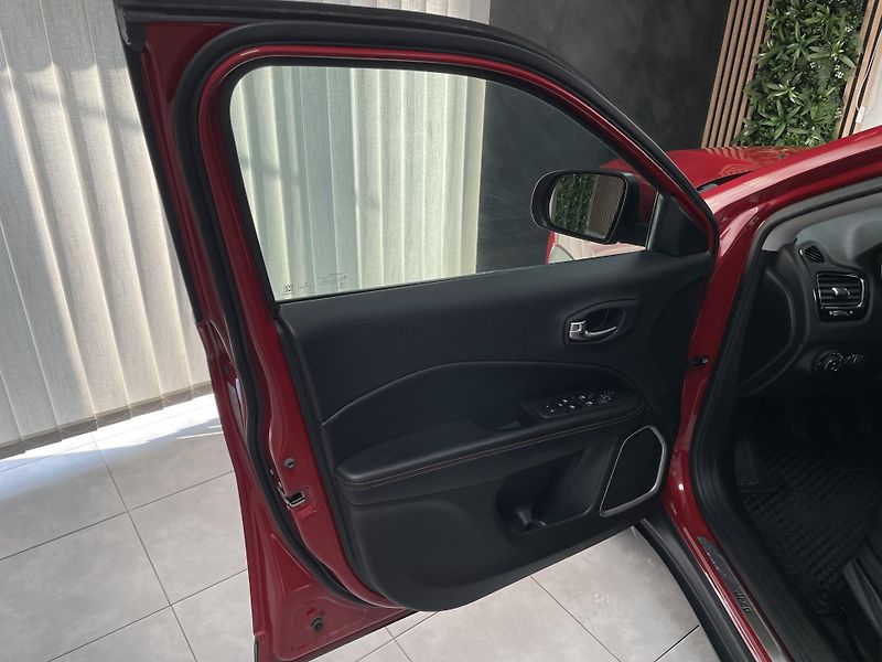 Jeep Compass 1.4 T ČR NAVI  1.MAJ. SERVISKA - fotka 19 z 30