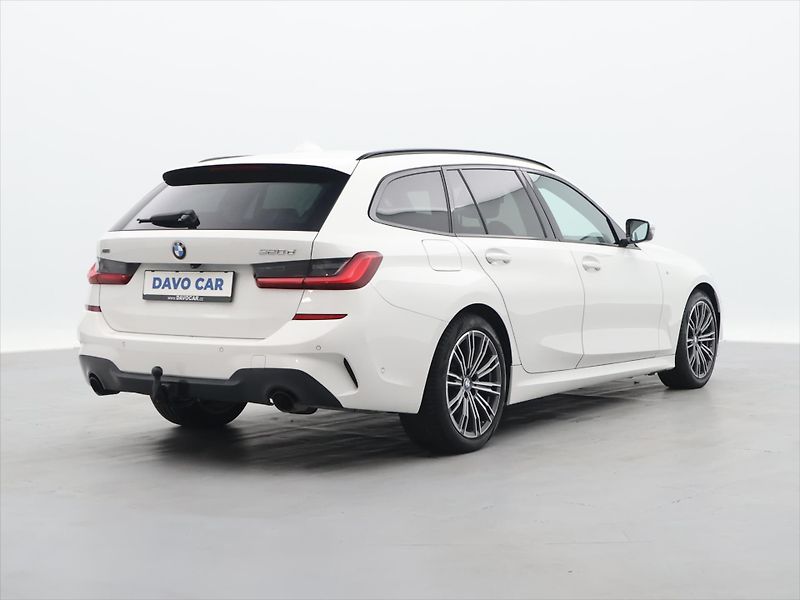 BMW Řada 3 2,0 320d 140kW xDrive M Paket - fotka 7 z 38