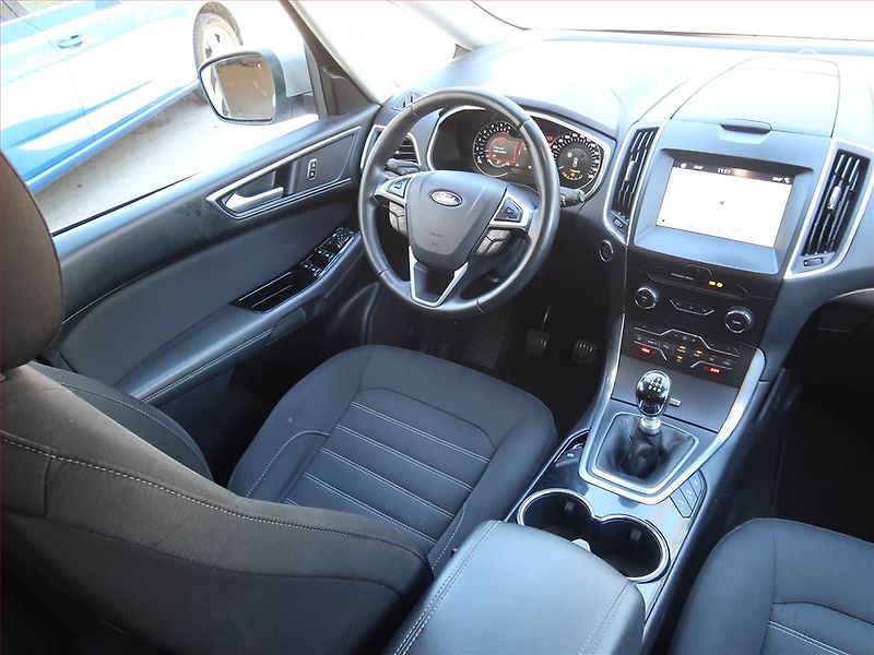 Ford Galaxy (2019) Titanium 2.0 EcoBlue, 4X4 - fotka 7 z 23