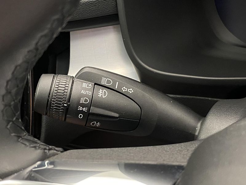 Volvo XC40 B3 AUT DARK PLUS - fotka 28 z 62