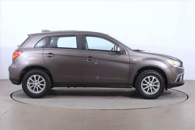 Mitsubishi ASX (2018) Invite 1.6 MIVEC, Serv.kniha - fotka 6 z 20