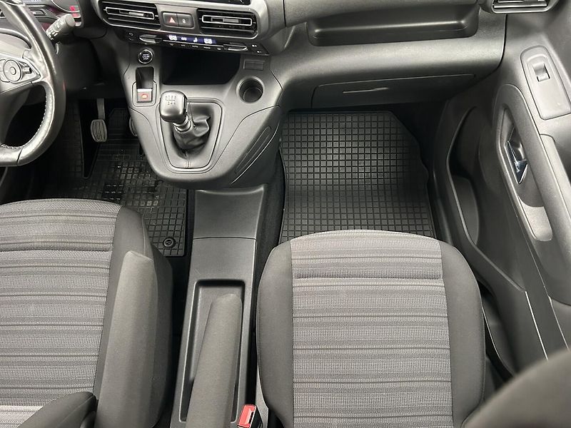 Opel Combo 1.2 Turbo Life L2H1 - fotka 15 z 32