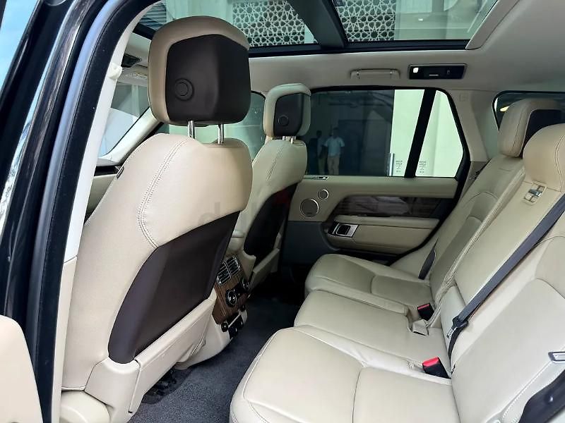 Land Rover Range Rover (2018) Komfortní SUV V8 - fotka 10 z 12