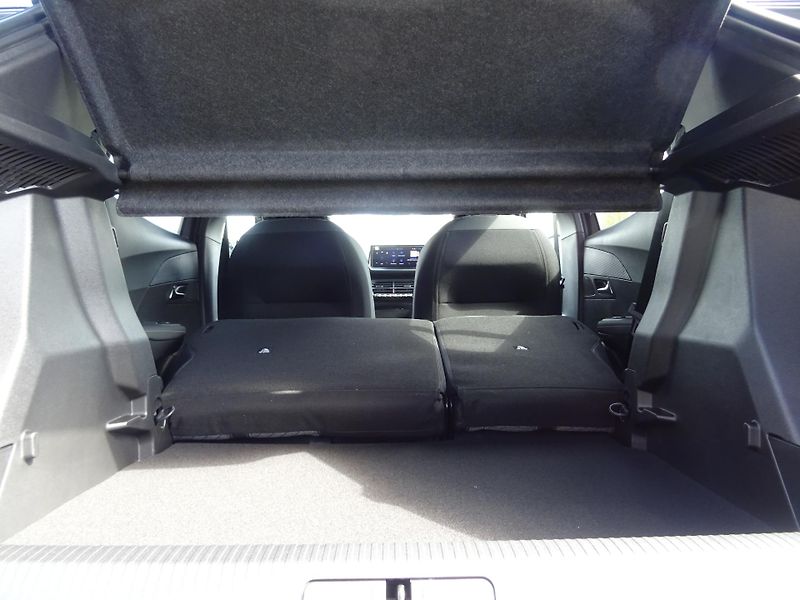 Peugeot 2008 (2026) ALLURE Hybrid 145k e-DCS6 - fotka 13 z 42