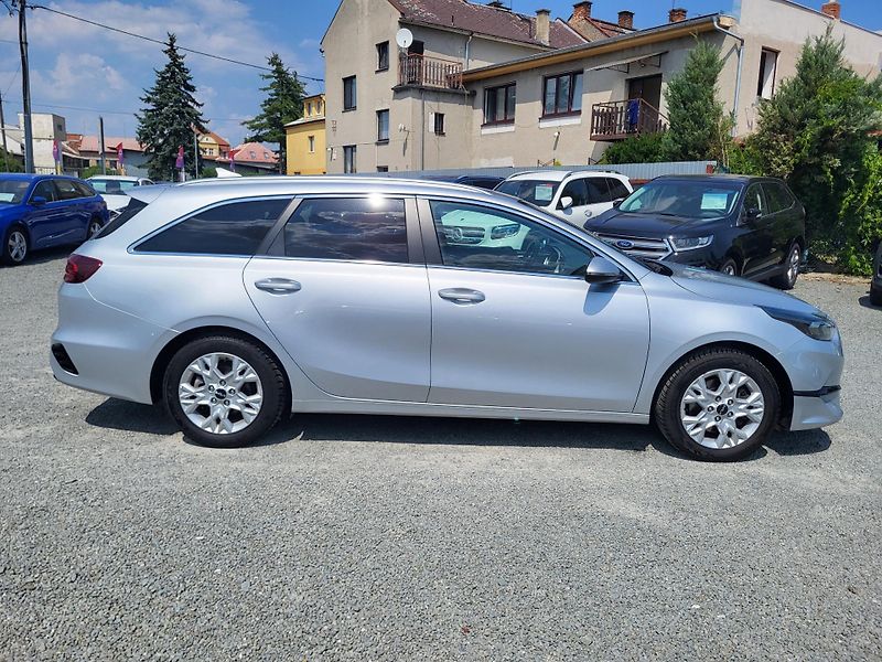 Kia Ceed 1.5 T-GDI 118kW Top SW *ČR - fotka 5 z 49