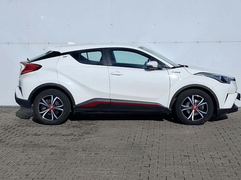 Toyota C-HR 1.8 HSD e-CVT Active - fotka 8 z 21