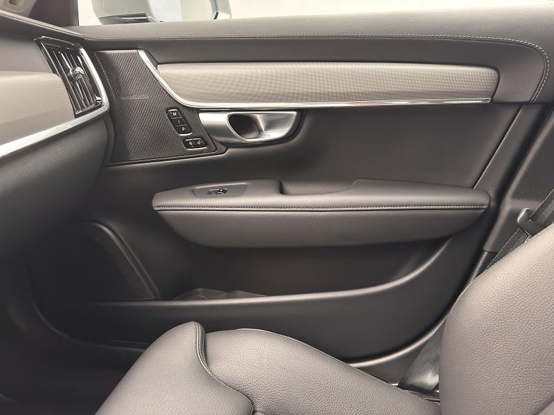Volvo V90 B4 BRIGHT PLUS AUT - fotka 28 z 46