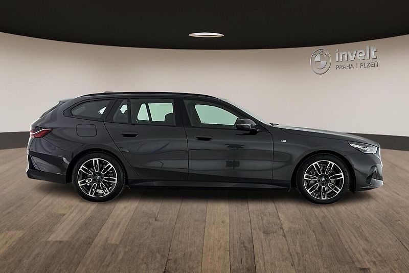 BMW Řada 5 540d xDrive Touring - fotka 2 z 24
