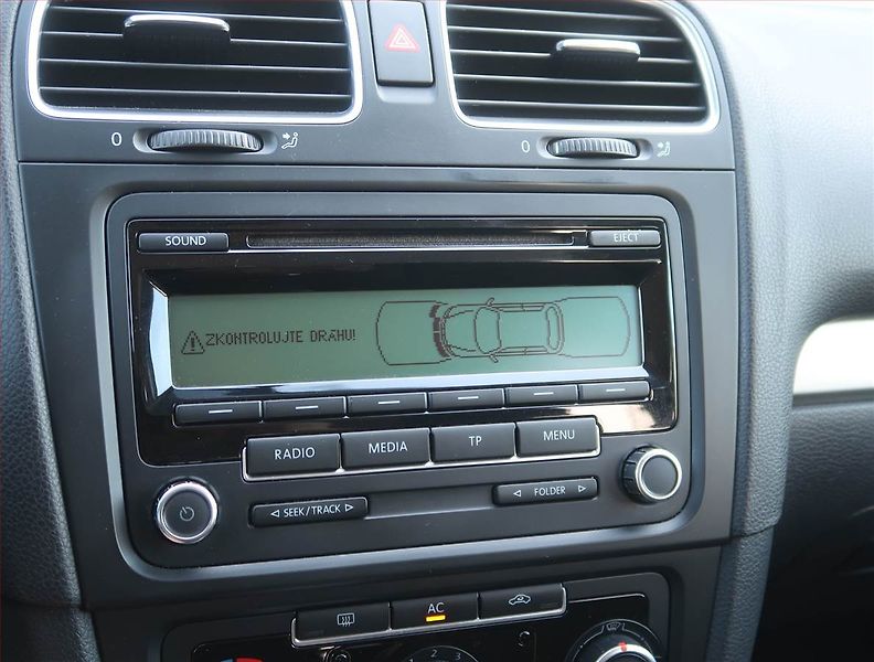 Volkswagen Golf (2011) 1.2 TSI, Automat - fotka 17 z 17