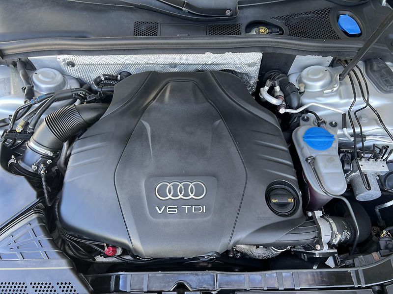 Audi A4 Avant 3.0TDi V6 180kw QUATTRO S-LINE - fotka 37 z 44