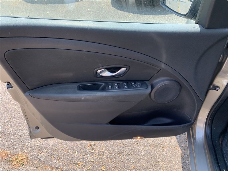 Renault Mégane 1,5 DCI,ČR - fotka 12 z 17