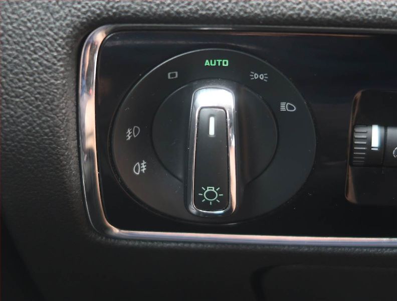 Škoda Superb (2011) Comfort 2.0 TDI, Automat, Navi - fotka 19 z 19