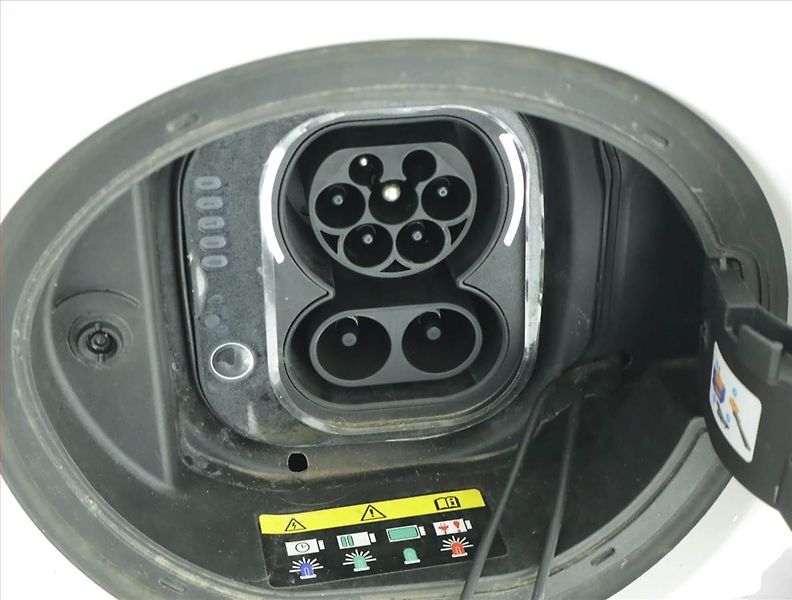 Fiat 500e (2023) 42 kWh, SoH 94% - fotka 17 z 18