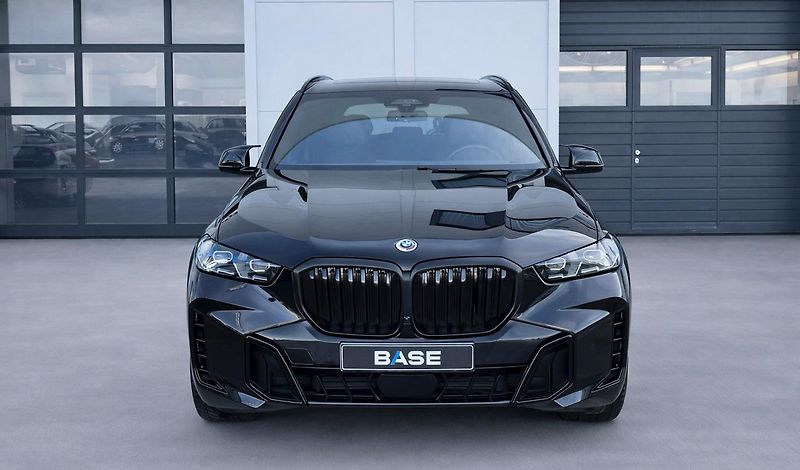 BMW X5 xDrive 30d M-Sport - fotka 2 z 35