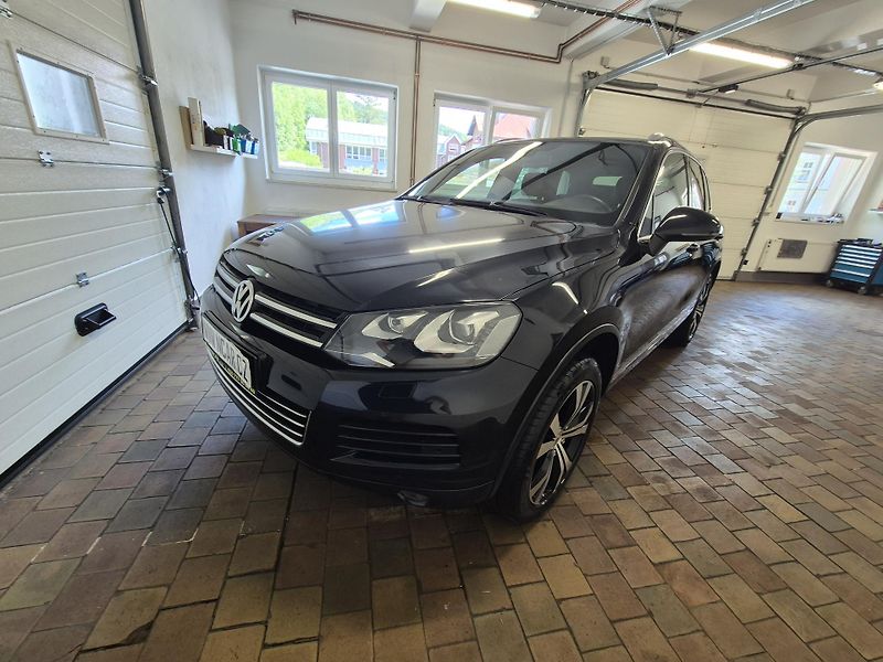 Volkswagen Touareg 3,0TDi 180kw 4x4 DSG 20ALU - fotka 2 z 41