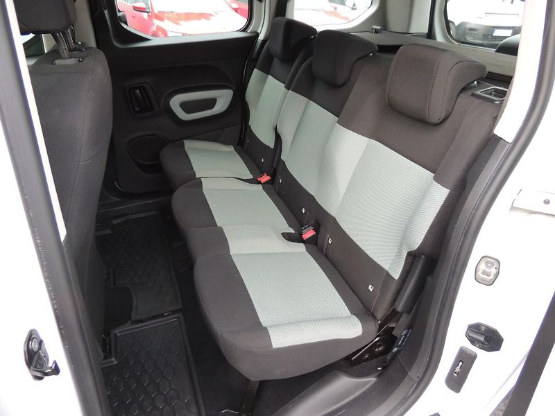 Citroën Berlingo (2019) 1.2Puretech,Live,81kw,ČR,1.maj - fotka 39 z 55