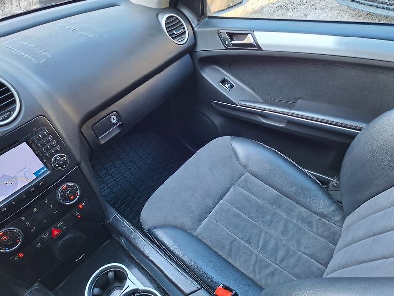 Mercedes-Benz Třídy M (2007) 320CDI 165kW 4MATIC - fotka 13 z 35